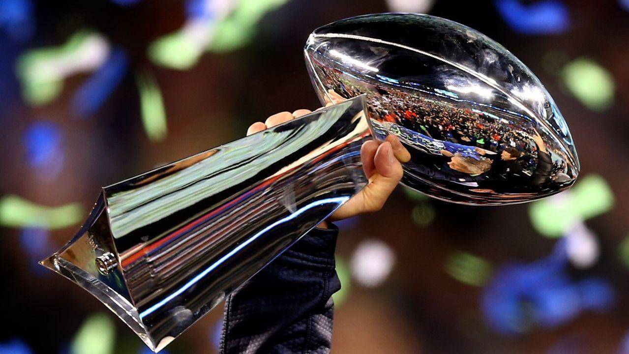 La hija del diseñador del Trofeo del Super Bowl exige disculpa de Tom Brady