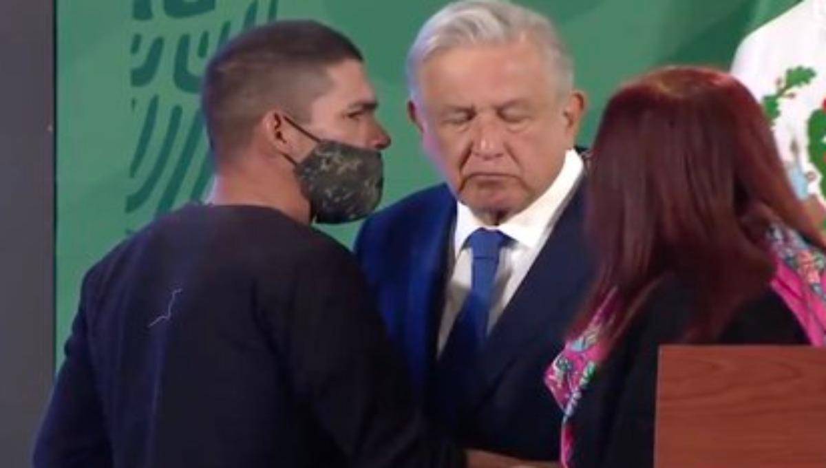 Joven que estuvo preso irrumpió en la mañanera de AMLO