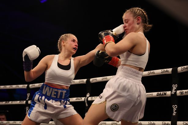 Astrid Wett, la modelo de OnlyFans que debutó como boxeadora
