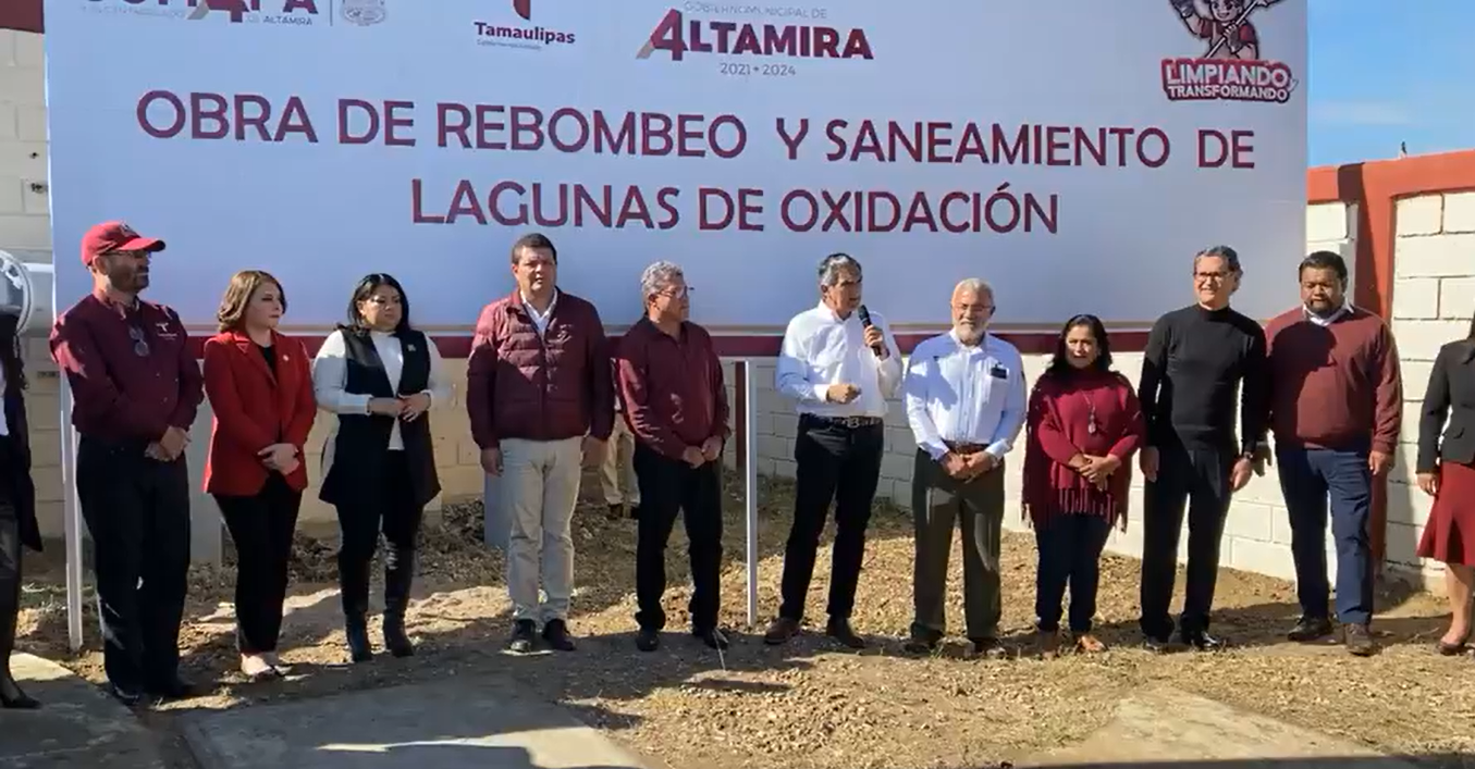 Gobernador Américo Villarreal entrega obras y maquinaria a los altamirenses