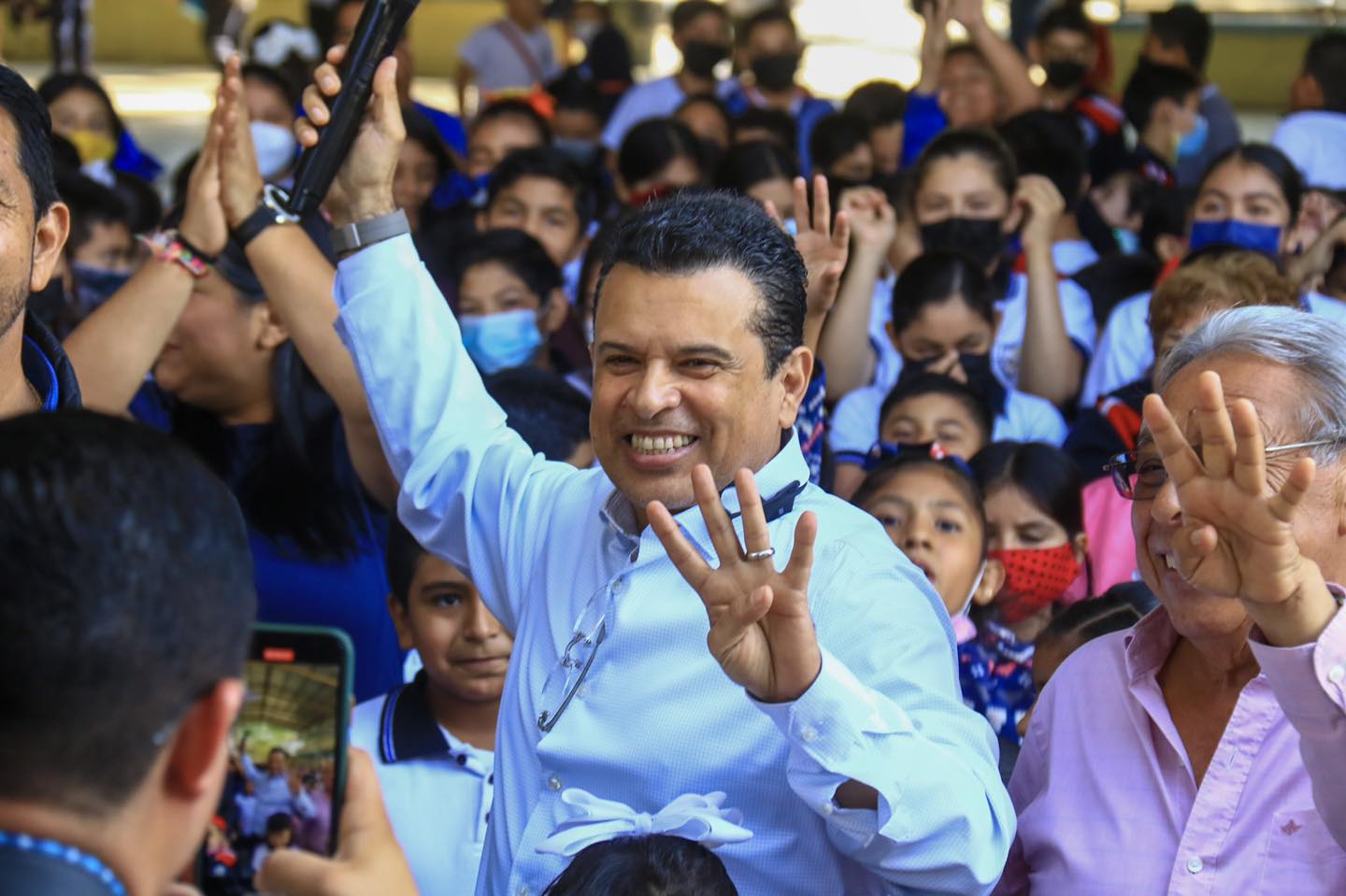 Inaugura Lalo Gattás cisternas en planteles educativos en Ciudad Victoria