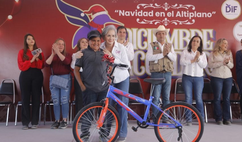 María de Villarreal, llevó Navidad Humanista al Altiplano Tamaulipeco