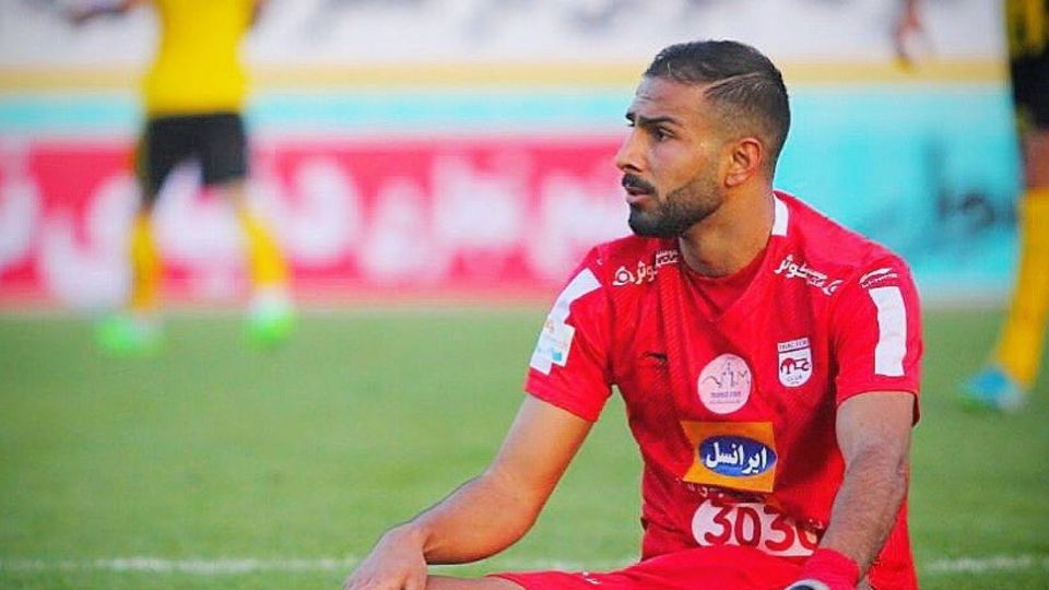 Futbolista iraní es condenado a muerte tras “defender derechos de las mujeres”