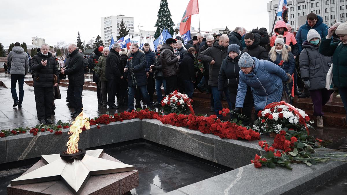 Rinden homenaje a decenas de soldados Rusos caídos en Ucrania