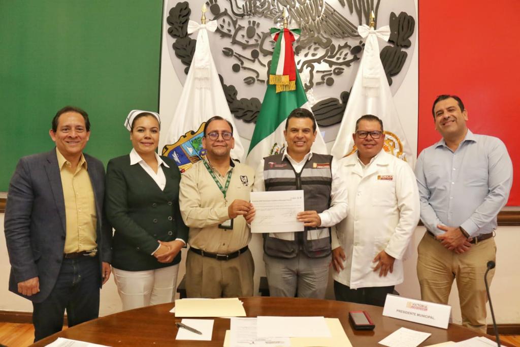 Firma convenio Municipio con IMSS y SST para cuidar salud de estudiante