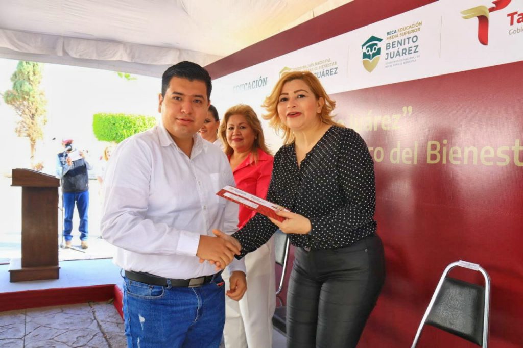 Canjean tarjetas de Becas del Bienestar en presidencia