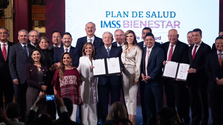 Presidente y 23 gobernadores firman acuerdo histórico para federalizar sistema de salud