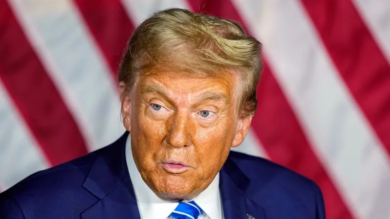 Trump contempla sustituir a periodistas en la Casa Blanca por «influencers»