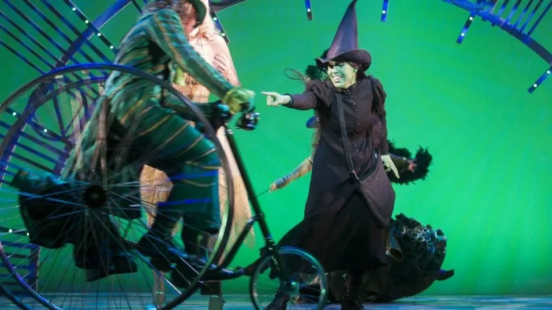 Tiktokera mexicana cautiva a millones con su versión de “Wicked”