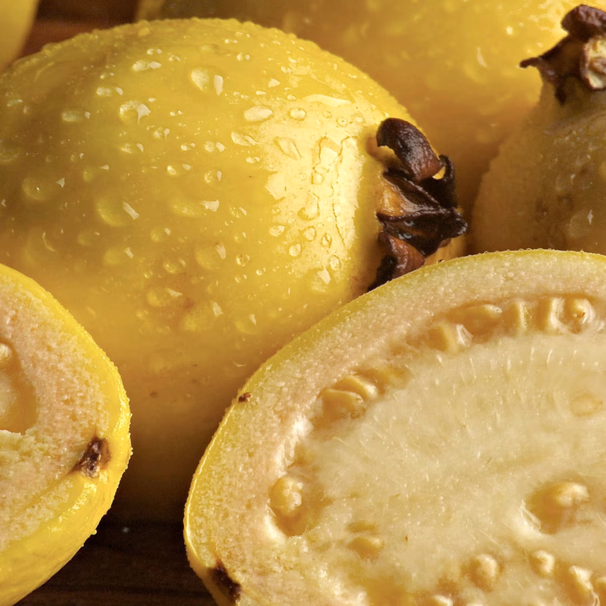 Esta es la fruta de temporada que tiene 4 veces más VITAMINA C que el limón