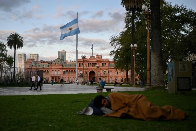 Decreta Milei represión a manifestantes que dañen «espacios públicos»