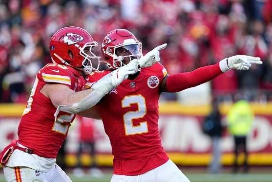 Con anotación de Mahomes, Kansas City vence 27-19 a Houston
