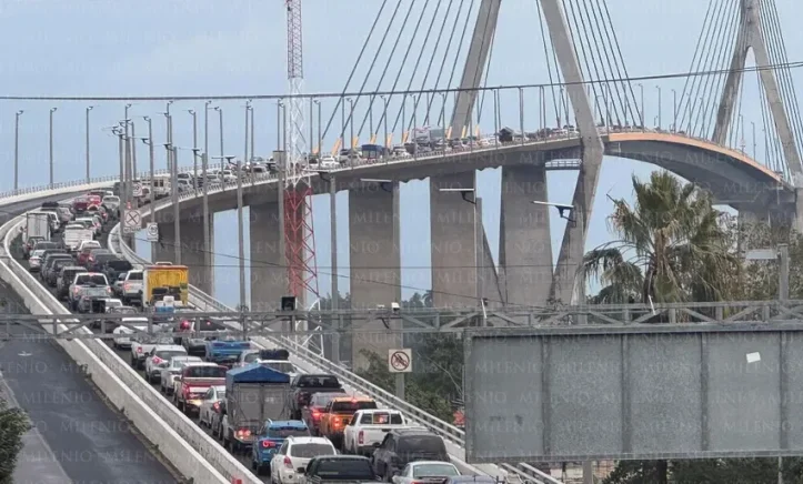 Puente Tampico registra largas filas para cruzar hacia Veracruz