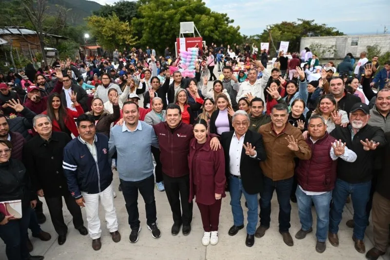 Llevan Lalo y Lucy servicios y programas a La Esperanza.
