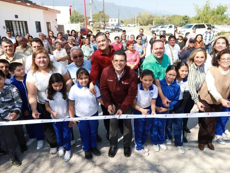 Entrega Ayuntamiento de Ciudad Victoria calle de concreto hidráulico y colector en Infonavit Adelitas.