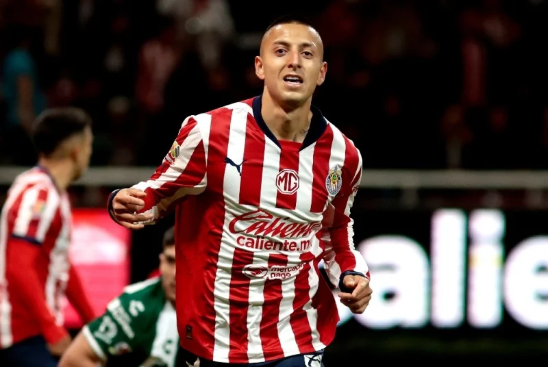Chivas consigue su primer triunfo ante Santos
