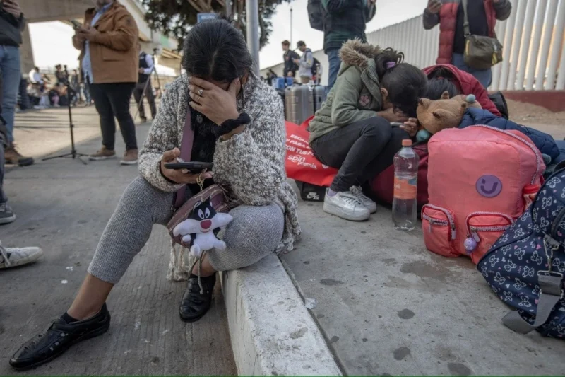 Con los dedos en la puerta, cierran entrada a migrantes