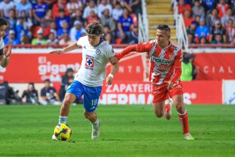 Cruz Azul remonta y vence al Necaxa en Aguascalientes