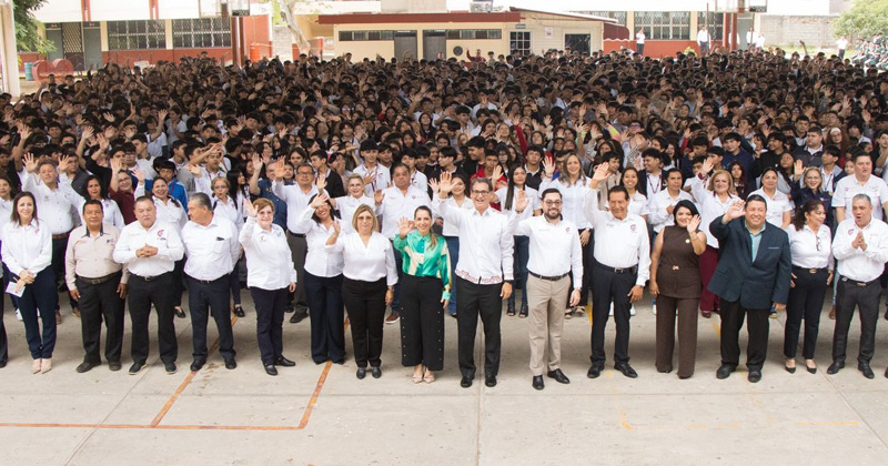 Erasmo González reafirma su compromiso con la educación