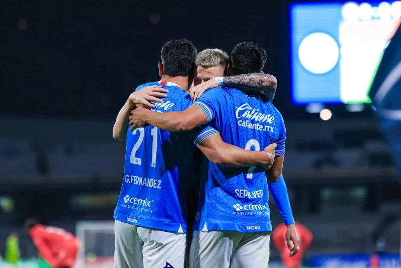 Cruz Azul y Monterrey avanzan con goleadas en la Copa de Concacaf