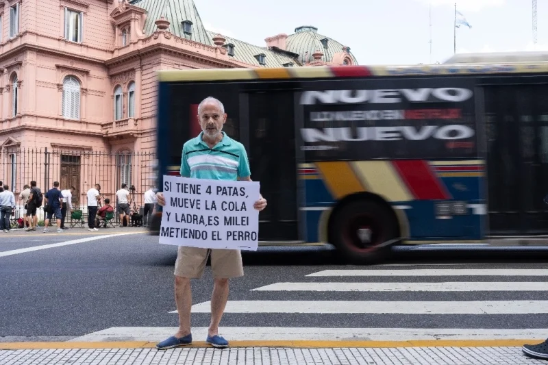 Demandan a Milei en EU por criptofraude millonario