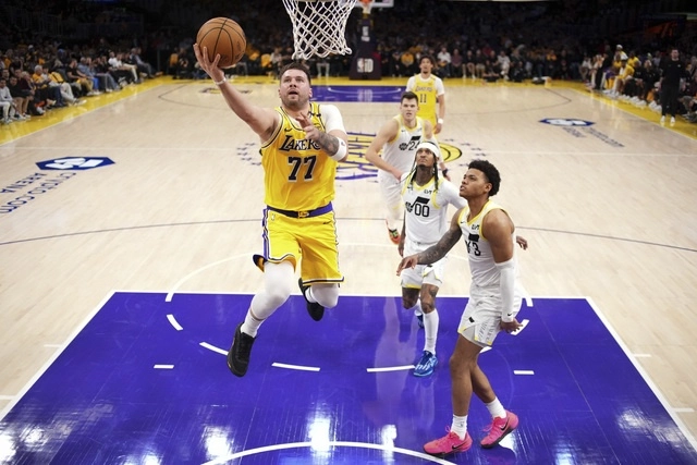 Luka Doncic debuta con los Lakers junto a LeBron James