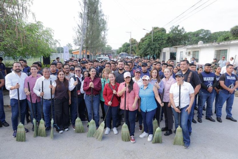Encabeza Mónica Villarreal mega jornada de limpieza en la zona norte de Tampico