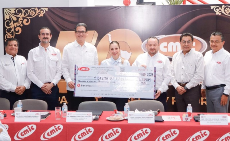 Erasmo González y Dunia Marón firman importantes convenios con la CMIC