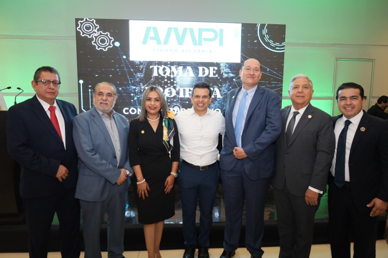 Se compromete Lalo Gattás a trabajar en equipo con el sector inmobiliario.