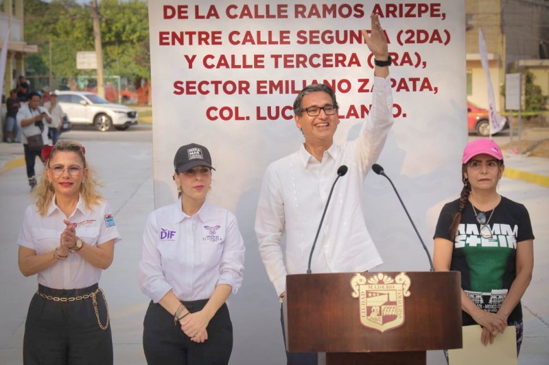 Erasmo González cumple compromisos, inaugura obra de pavimentación