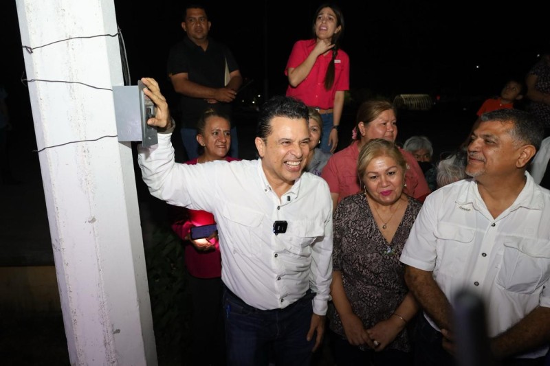 Reinstalan alumbrado en la avenida Venus de la Satélite 2.