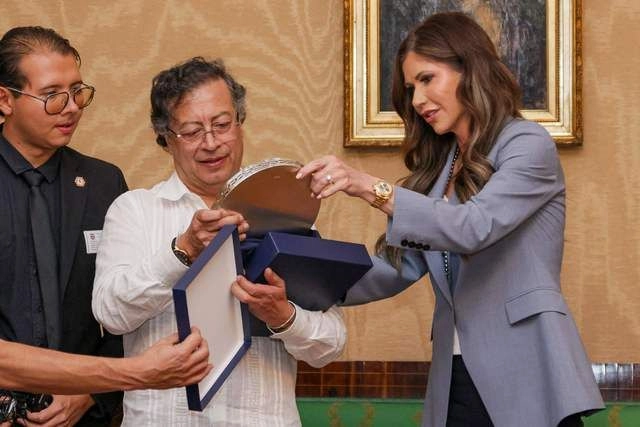 Colombia y EU firman convenio de información migratoria