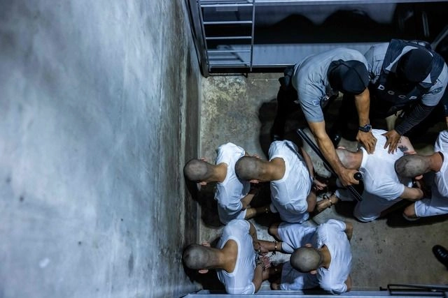 EU envió a El Salvador a 17 presuntos «criminales violentos»