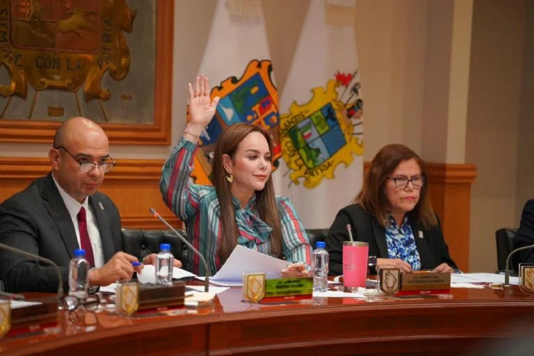 Carmen Lilia Canturosas anuncia entrega de más de 8 mil 700 becas