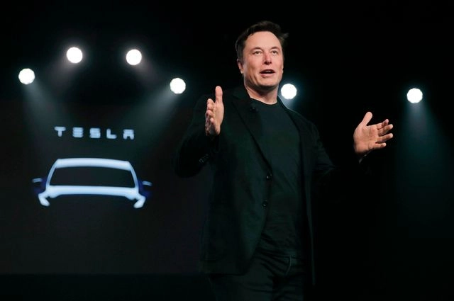 Inversor de Tesla cuestiona incursión de Musk en política