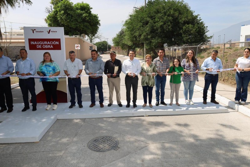 Entrega alcalde de Ciudad Victoria obra de concreto hidráulico de transitada vialidad.