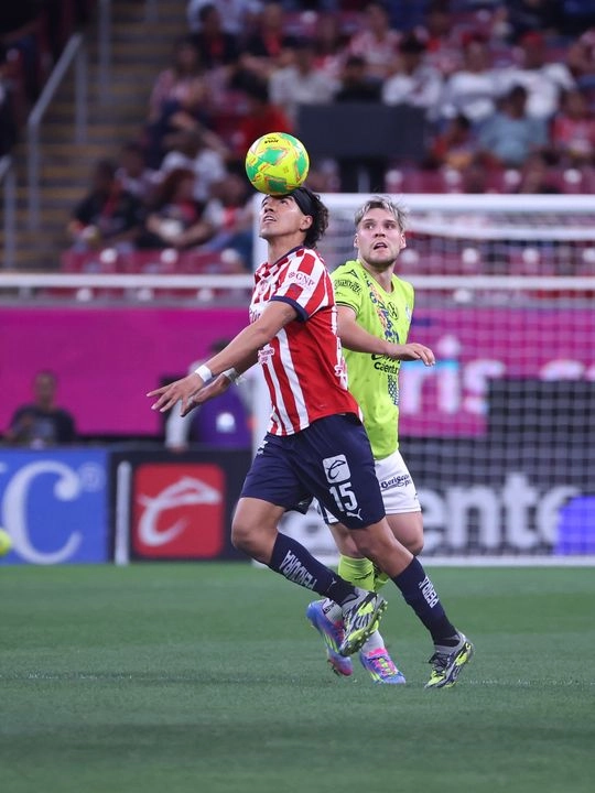 Chivas, en zona de play-in; derrota al Puebla y sigue en la pelea