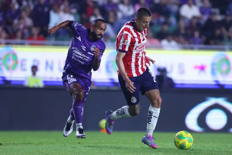 Chivas sigue fuera del play-in y Pachuca golea al Necaxa