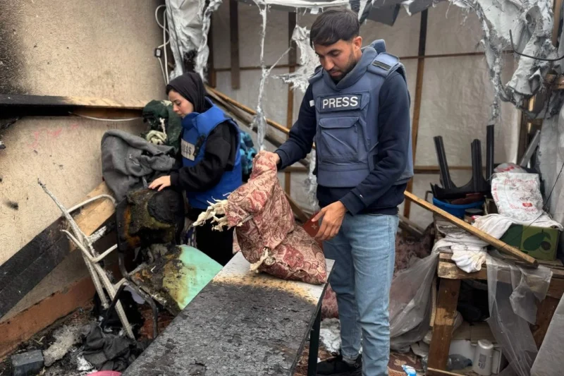 Israel mata y hiere a periodistas en ataques a tiendas cerca de hospitales en Gaza