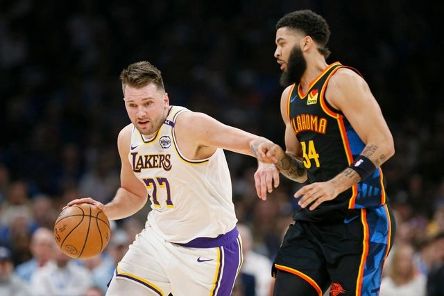 Lakers arrollan 126-99 a Oklahoma City