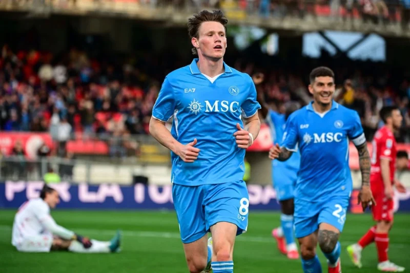 Nápoles presiona la cima de la Serie A tras vencer a Monza
