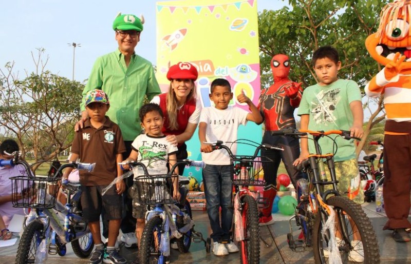 Celebran Dunia y Erasmo a las niñas y los niños de Ciudad Madero