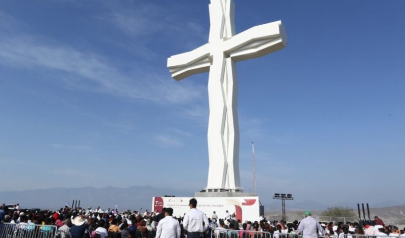 Entrega el gobernador a Tula la Cruz Monumental de La Esperanza, la más grande de México