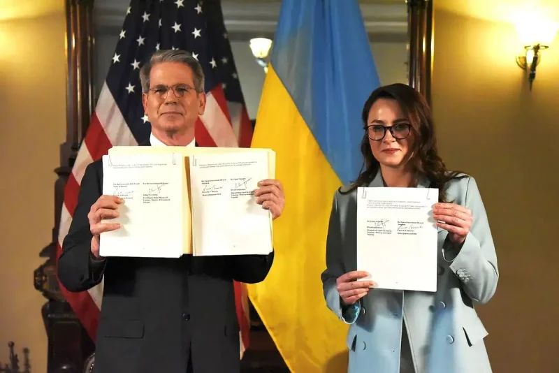 Trump logra su primer éxito internacional tras firma de acuerdo con Ucrania