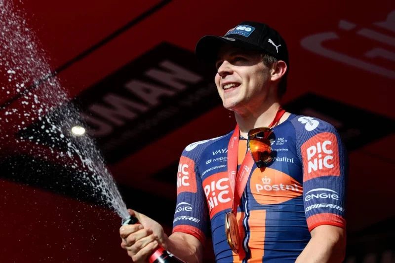 Gana Casper Van Uden cuarta etapa del Giro de Italia