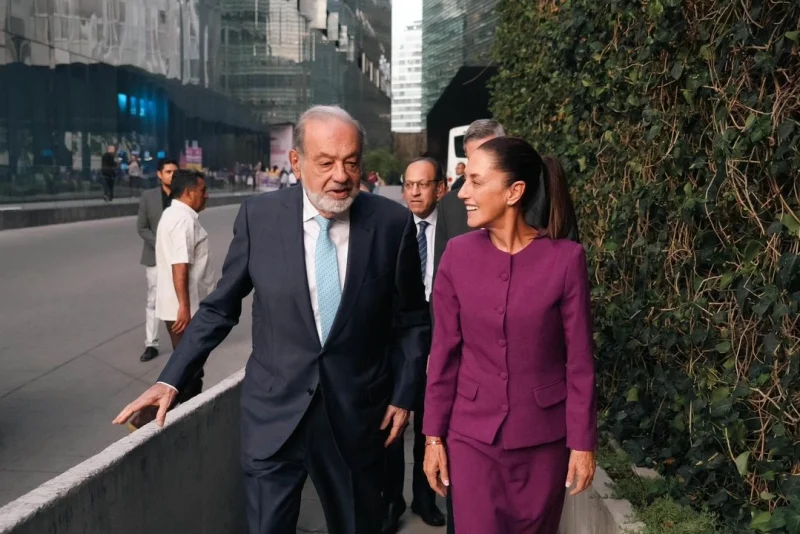 Sheinbaum sostiene reunión con Carlos Slim y su hijo