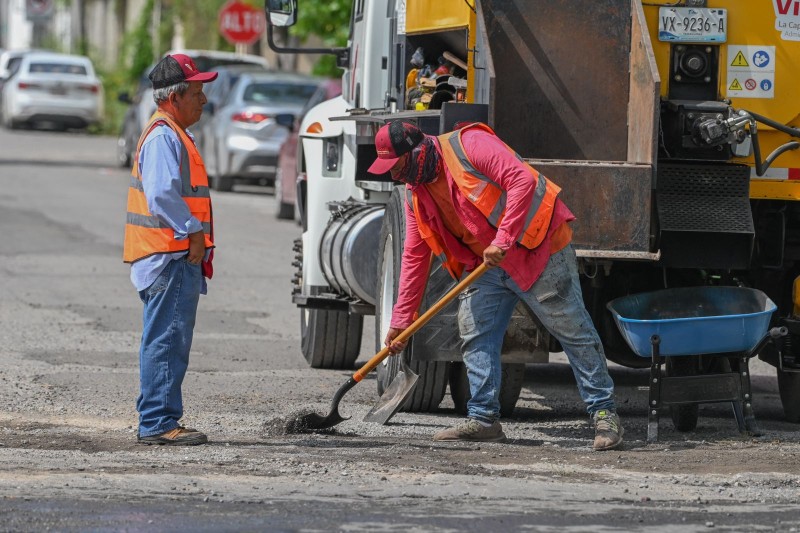 Intenso trabajo de rehabilitación y limpieza de calles en avenidas de Ciudad Victoria