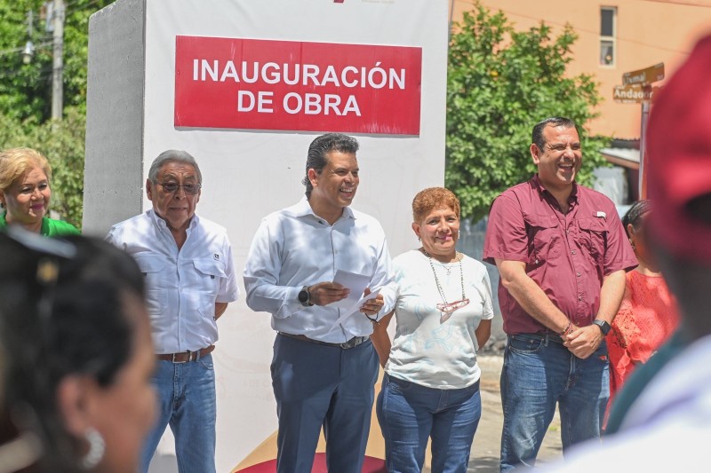 Entrega Municipio de Ciudad Victoria calle pavimentada en colonia México
