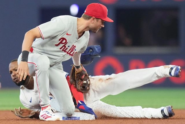 Con hit del mexicano Alejandro Kirk, Toronto derrota a Filadelfia