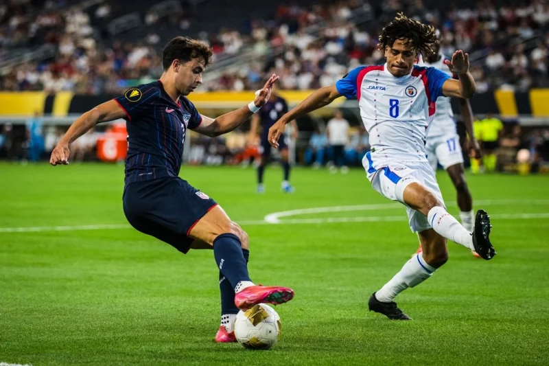 EU queda como líder de grupo tras vencer 2-1 a Haití en la Copa Oro